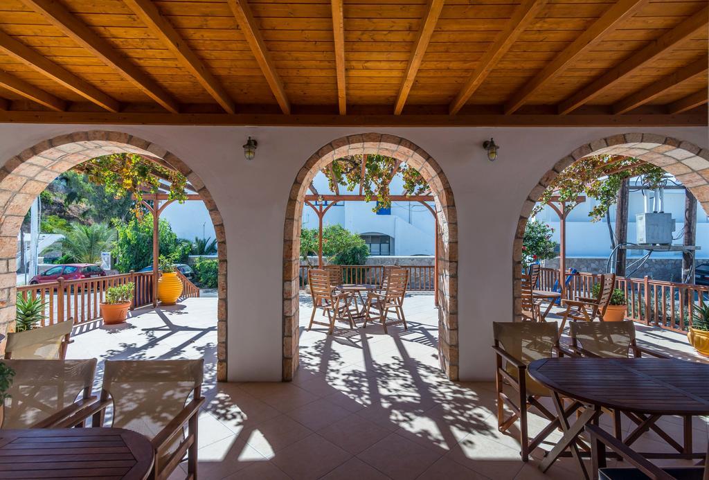 Hotel Delfini Adamantas  Exterior photo